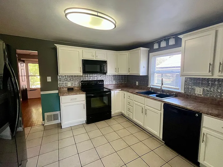 220 S Chestnut St — Photo 10