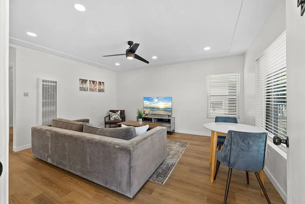 2 bed, 1.0 bath, $6,625 — Photo 3