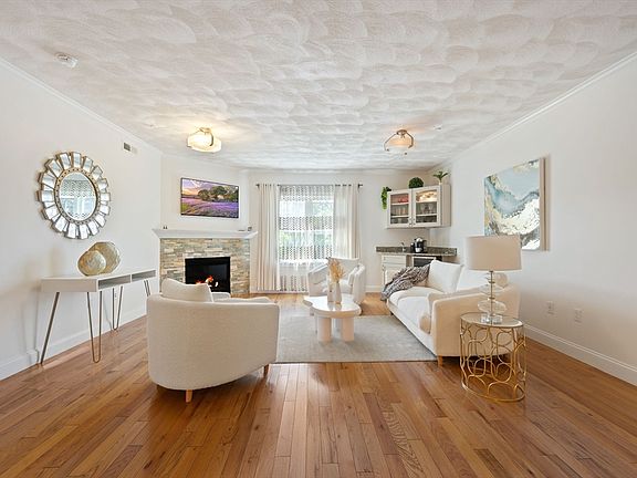 4th image of 185 Essex St #3C