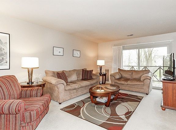 5th image of 901 Knottingham Dr APT 2A