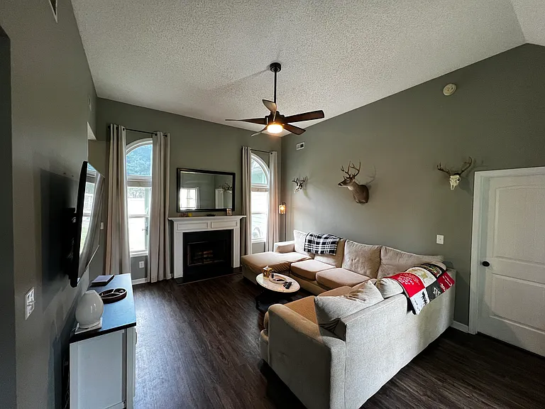 236 Owens Rd — Photo 1