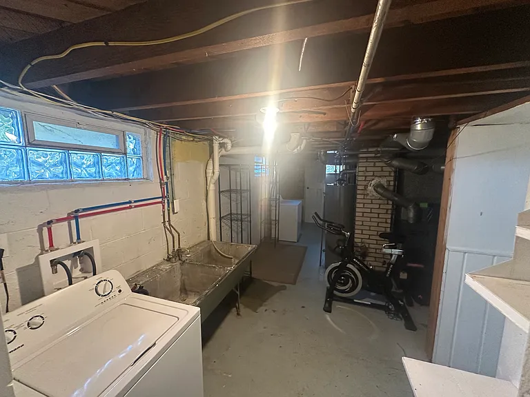 1336 W Summit Ave — Photo 18