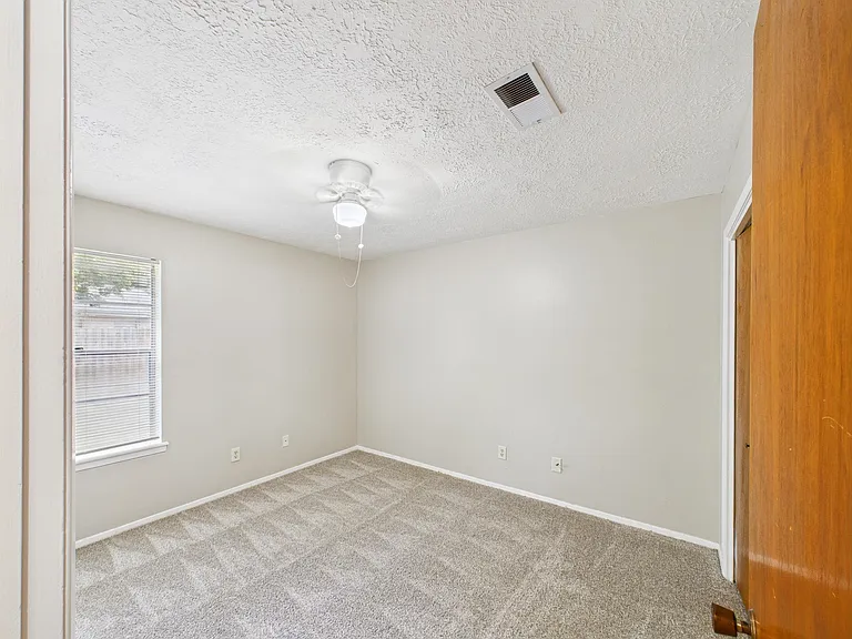 3329 Longleaf Cir — Photo 10