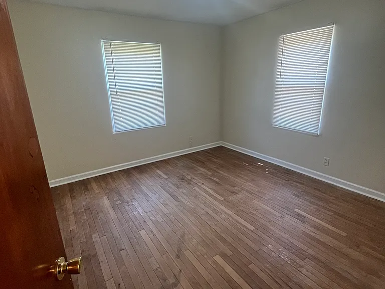 1126 Allison Ave — Photo 9