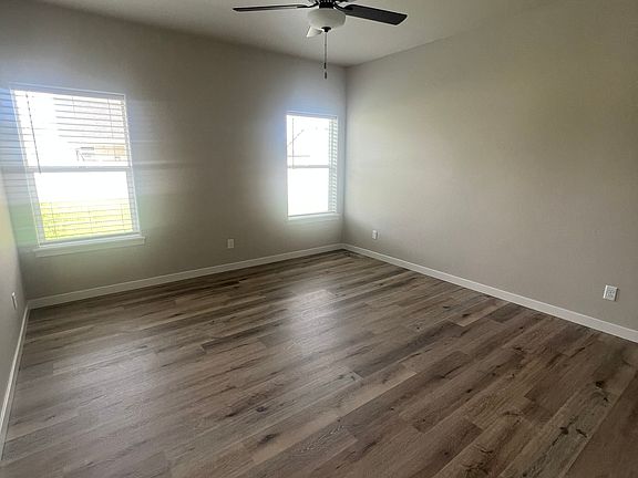 3rd image of 820 Shadowleaf Ave