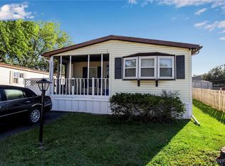 438 Chestnut Dr, Lockport, NY 14094