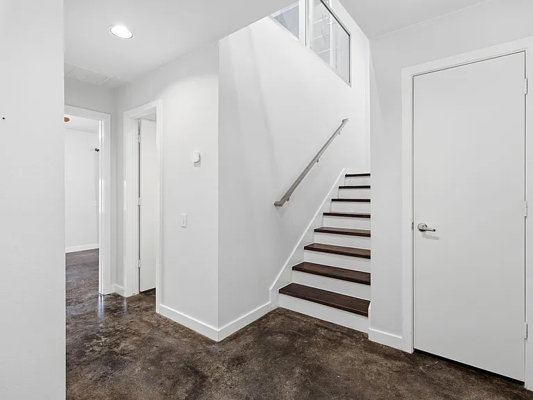 2934 Commerce St — Photo 28