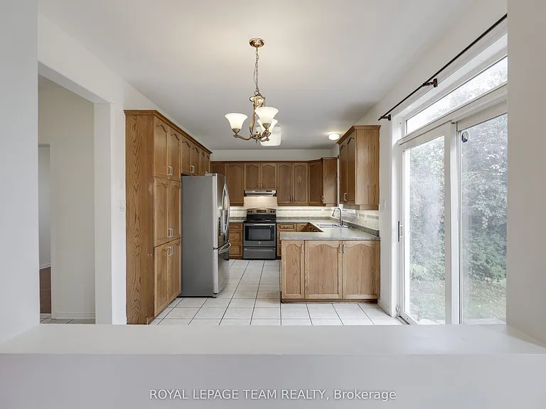 35 Norgold Cres — Photo 17