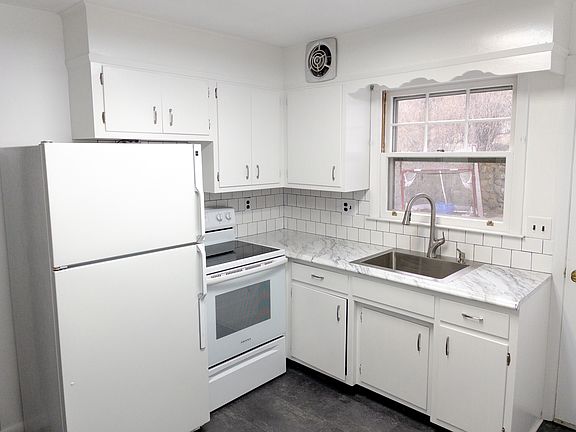 2nd image of 122 Titicus Rd