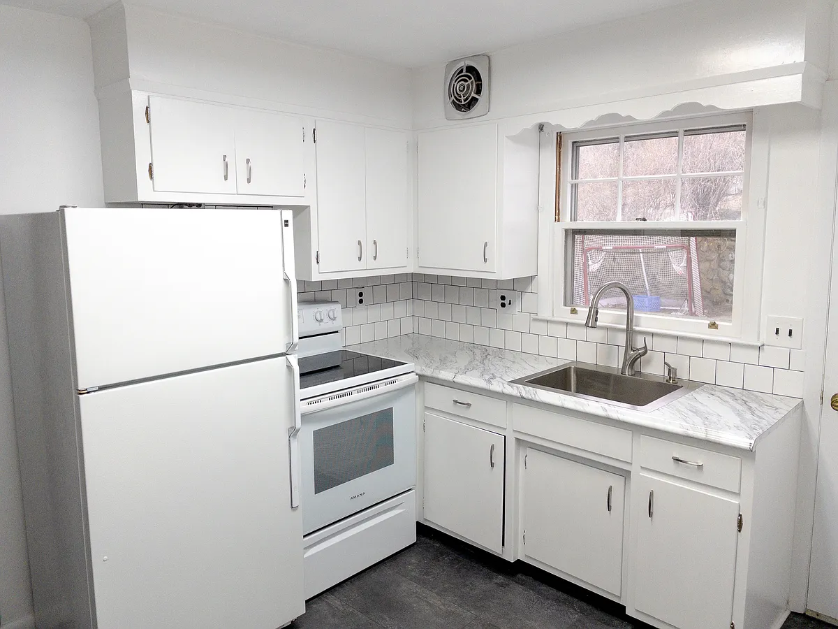 Building Photo - 122 Titicus Rd