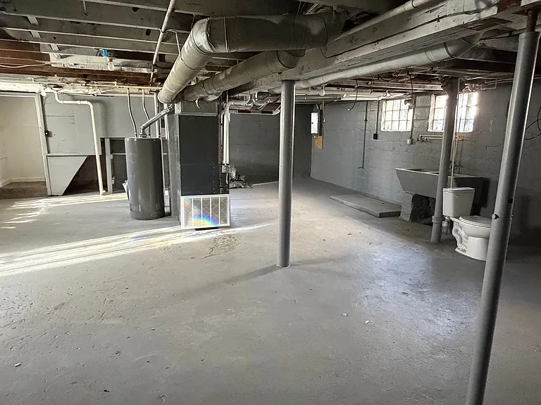 8221 Grand Division Ave — Photo 12