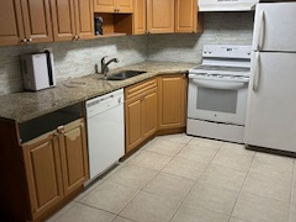 4th image of 5221 S Bayshore Blvd #7