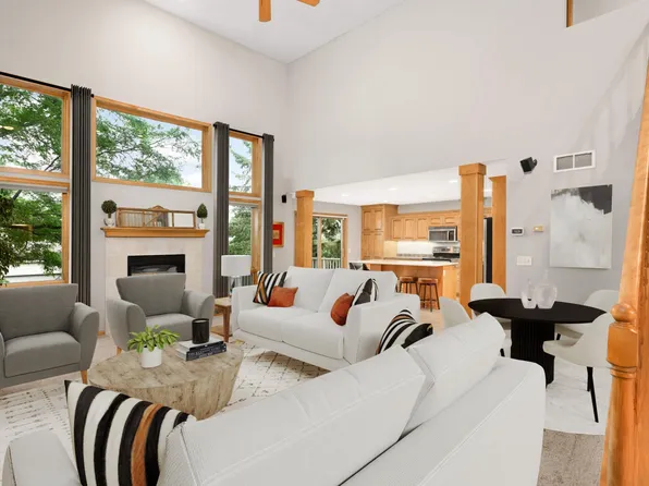 1557 Summit Shores Vis, Burnsville, MN 55306