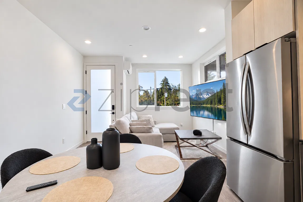 2 bed, 1240 sqft, $4,200 — Photo 2