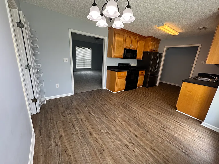 502 Dorothy Ct — Photo 6