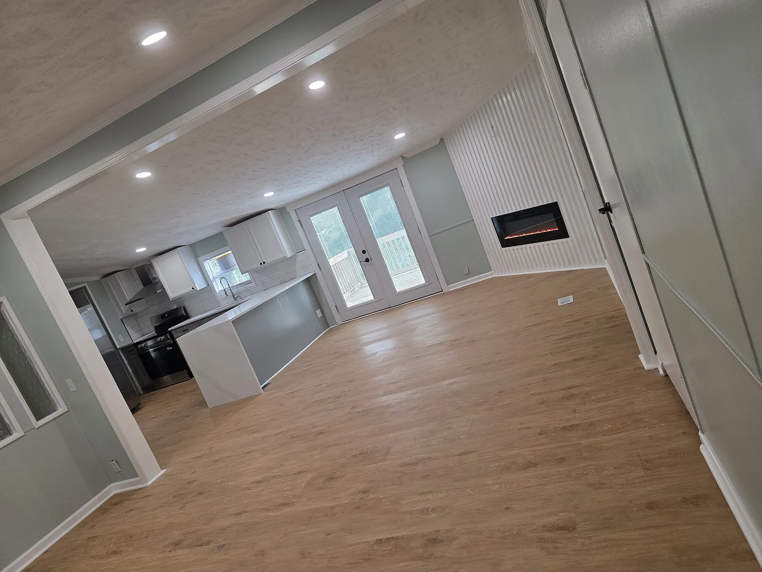 3 bed, $1,500 — Photo 3