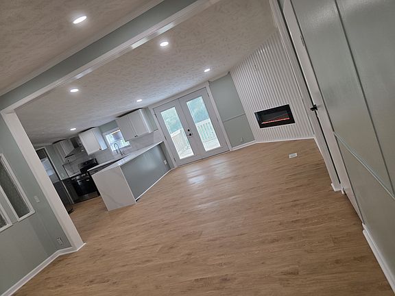 3rd image of 1001 Ruth Rd