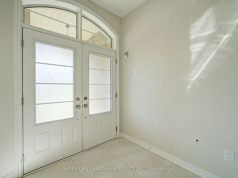 18 Kenneth Ross Bnd — Photo 5
