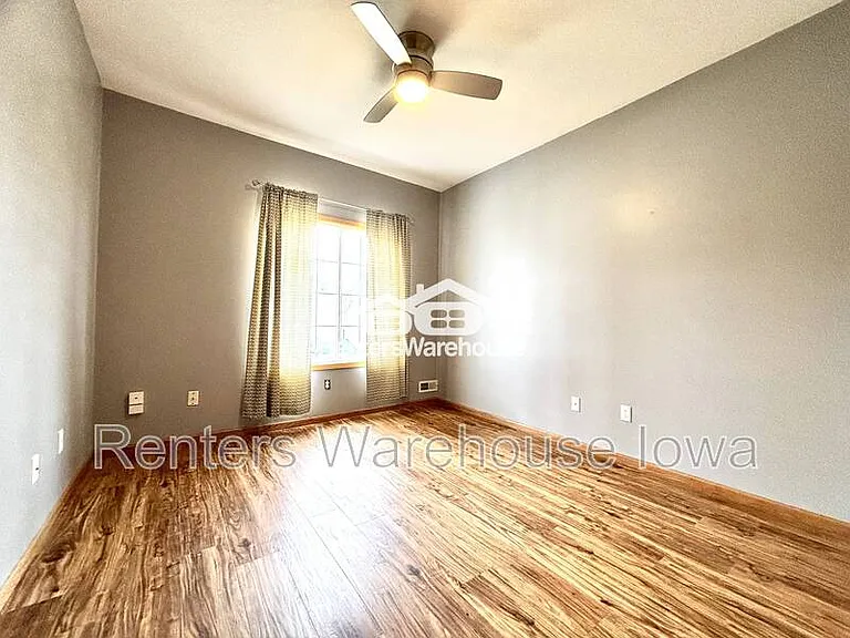 950 67th St #410 — Photo 6
