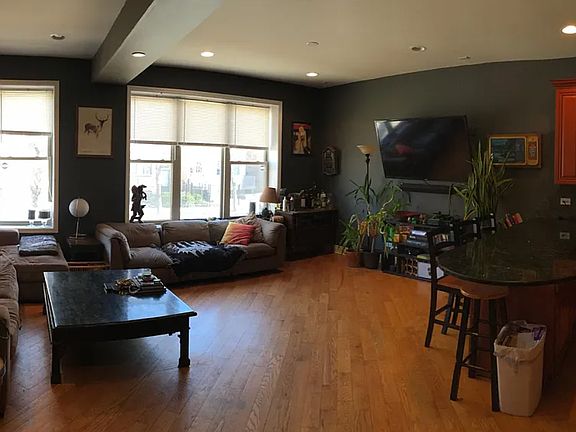 3rd image of 1032 N Mozart St #1
