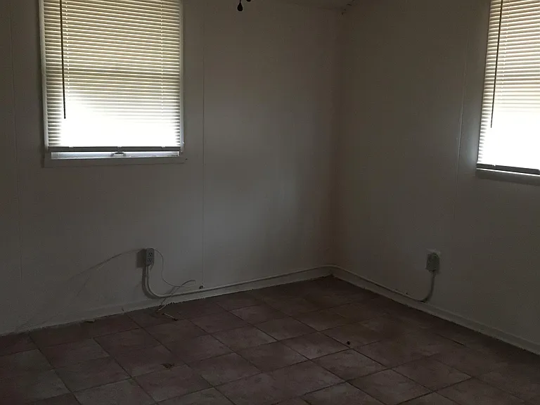 212 Chester St — Photo 6