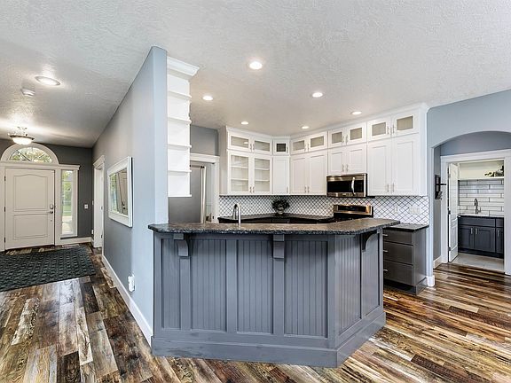 4th image of 2150 N Hickory Way