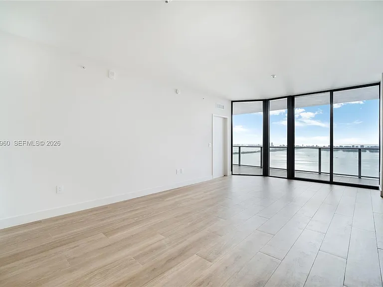 700 NE 24th St #1303 — Photo 9