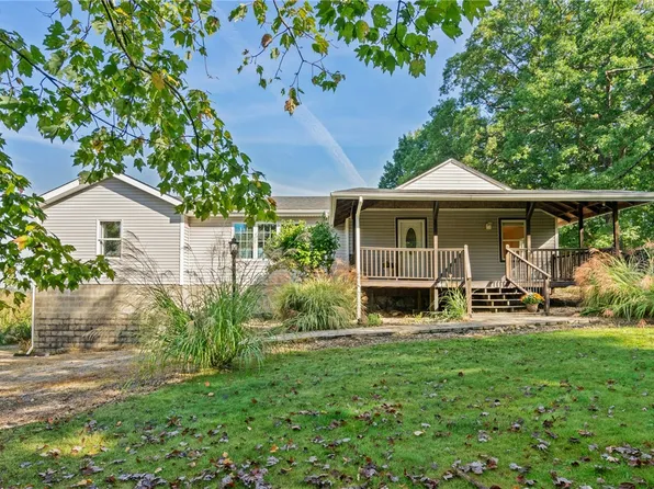 180 Wallrose Heights Rd, Baden, PA 15005