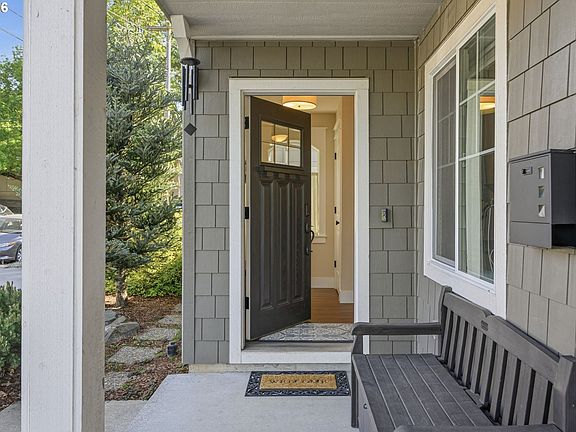 4th image of 3833 SE 33rd Ave
