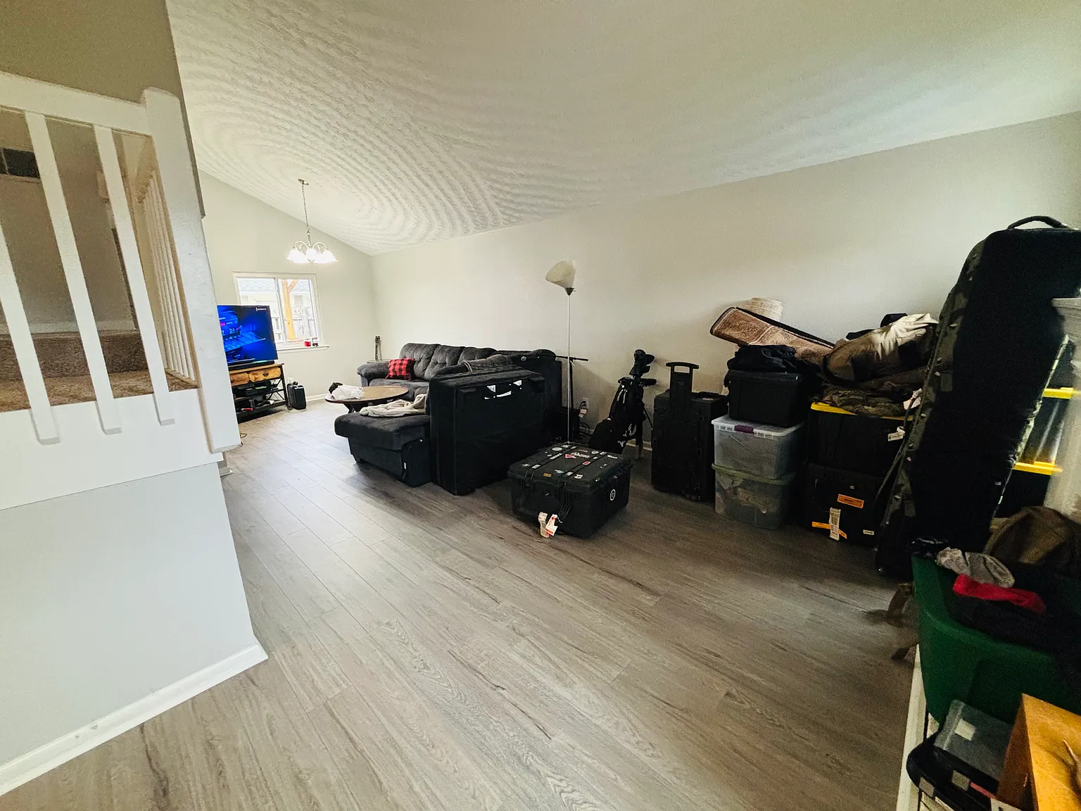 921 Thornhill Pl — Photo 4