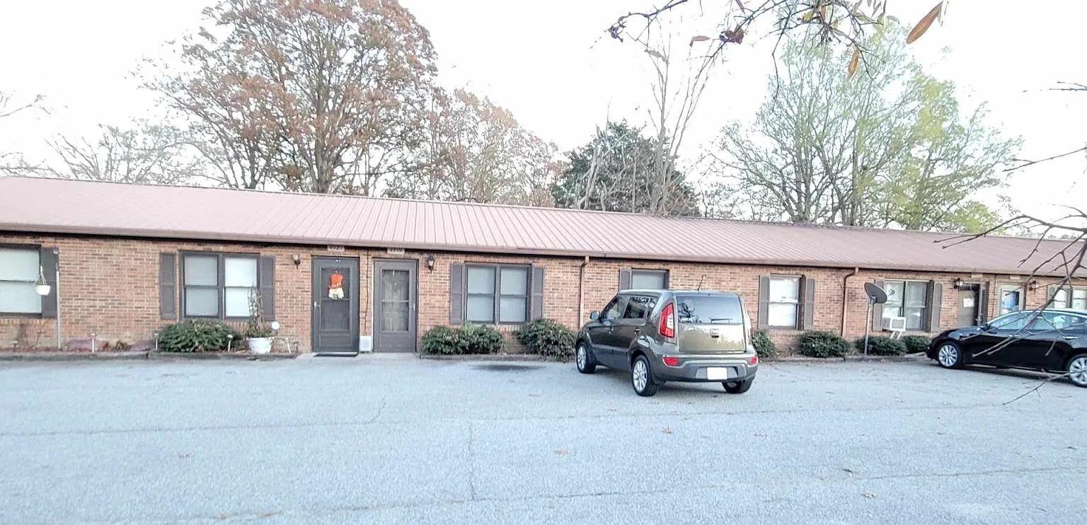 2 bed, $795 — Photo 1