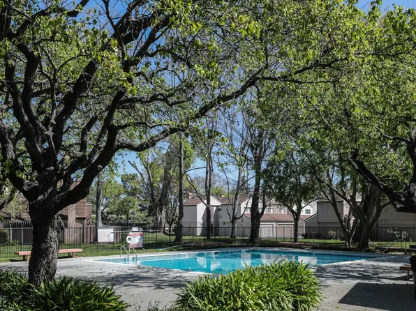 2463 Mosswood Ln, Santa Clara, CA 95051