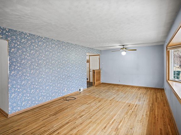 4th image of 11543 Jonquil St NW