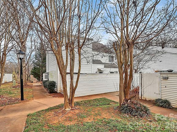 2nd image of 7132 Stonington Ln