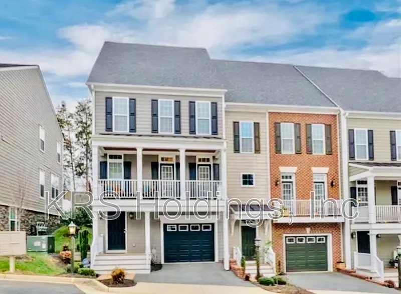 4 bed, 3.5 bath, 2222 sqft, $2,990 — Photo 2