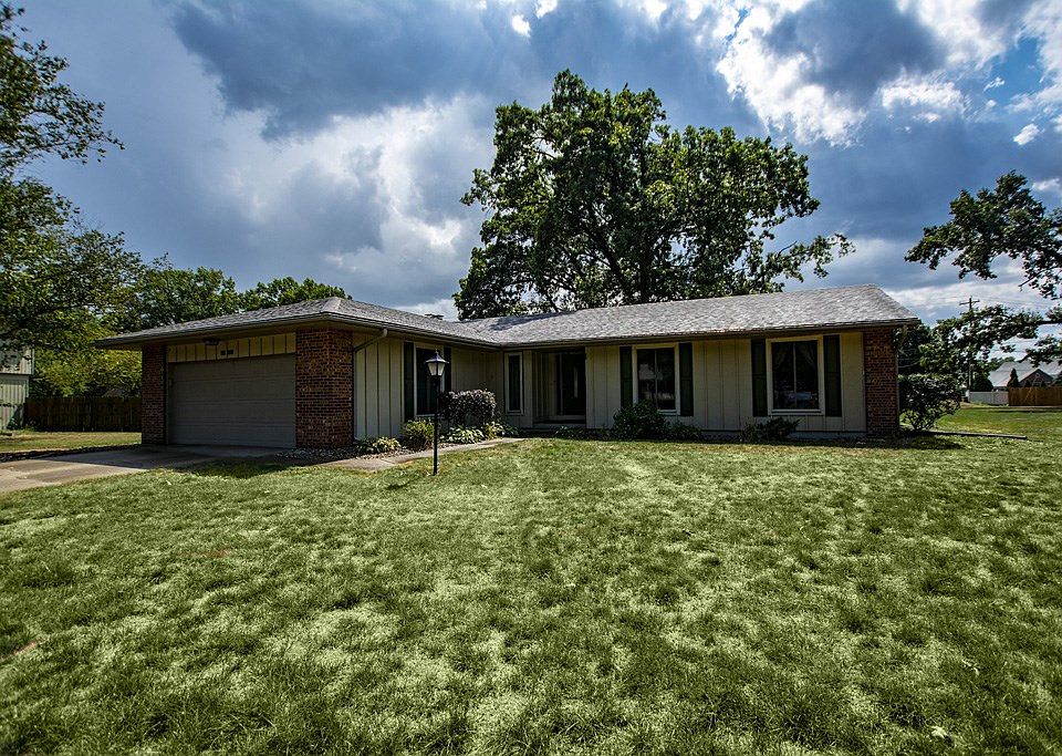 1st image of 1509 Ash Dr W