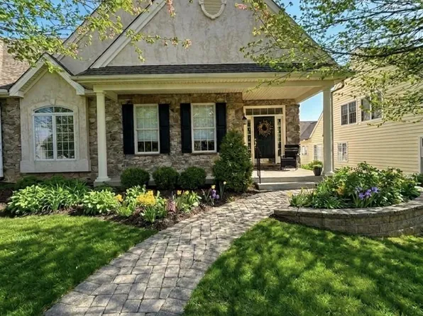 14 S Henley Dr, Avondale, PA 19311