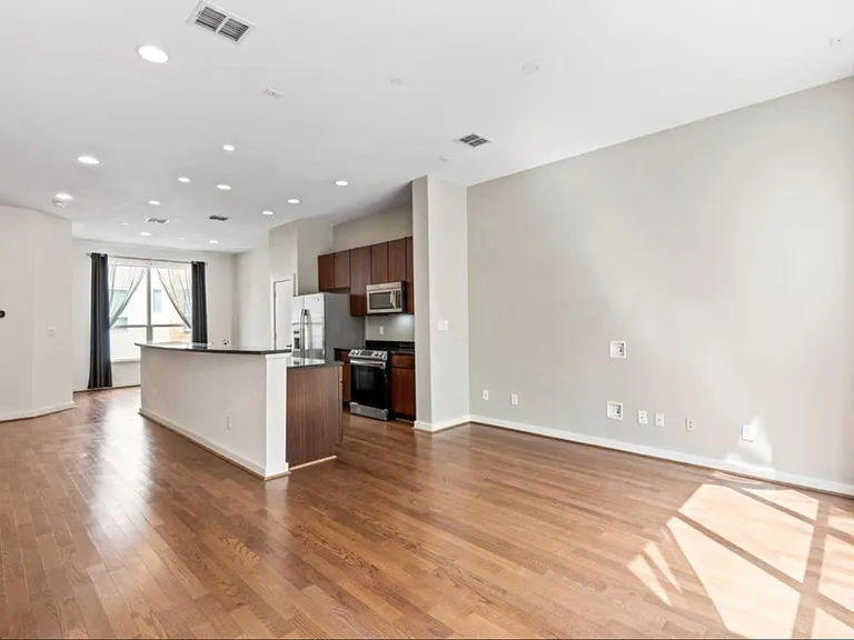 3800 Holland Ave #8 — Photo 12