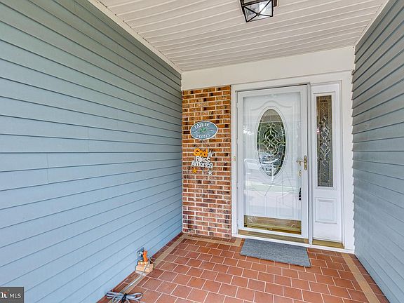5th image of 42 Falmouth Dr