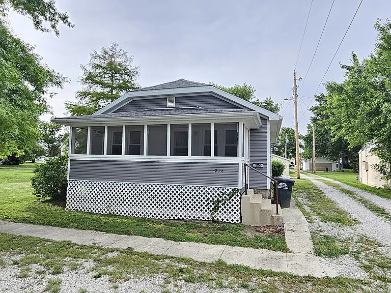 216 W 4th St — Photo 15
