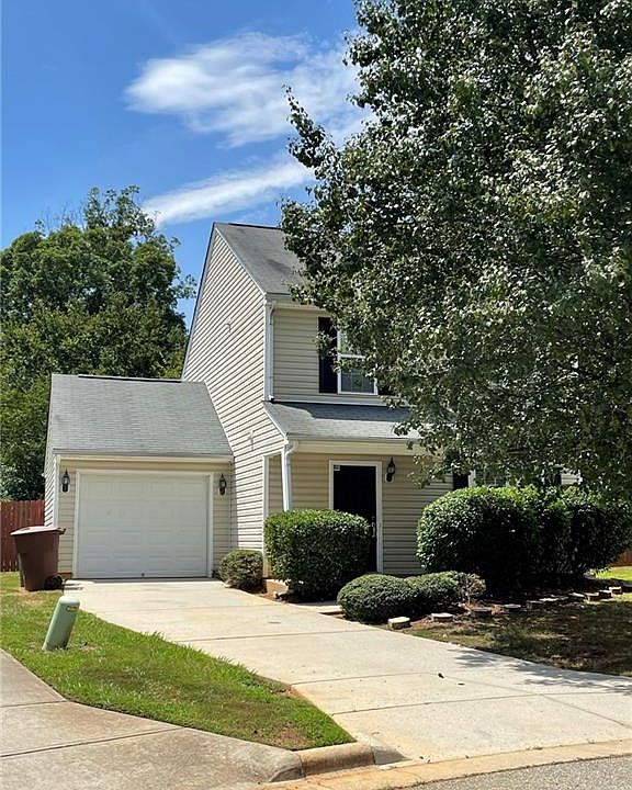 1st image of 2819 Green Crest Ct