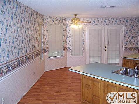 5th image of 309 NE Taylor St