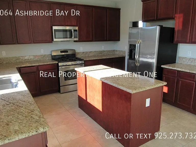 1064 Ashbridge Bay Dr — Photo 11
