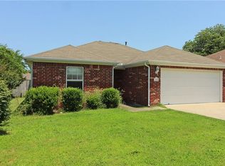 2500 SW Choctaw St, Bentonville, AR 72712