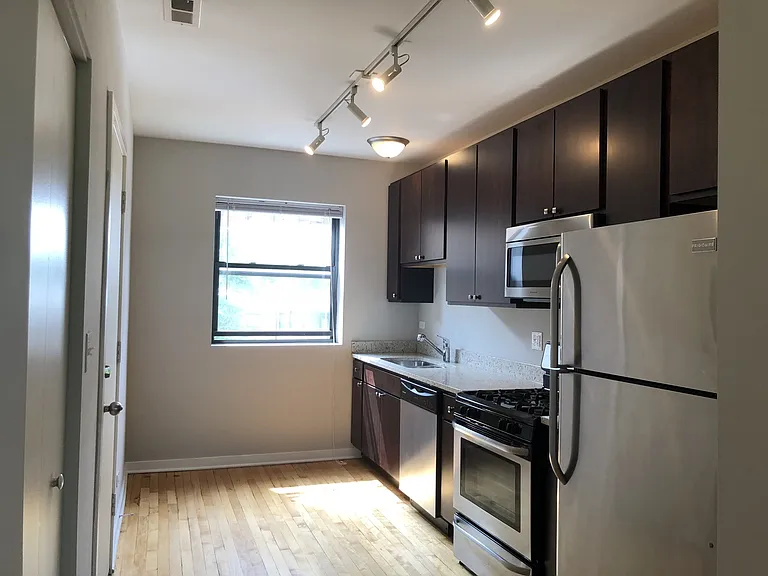 6700-04 N Artesian Ave — Photo 3