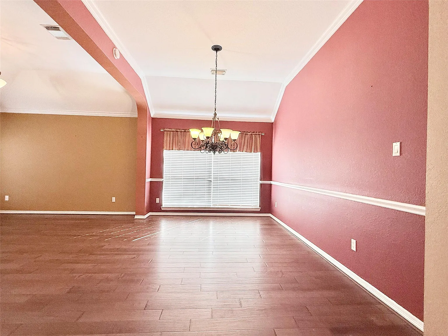 3 bed, 2451 sqft, $2,300 — Photo 4