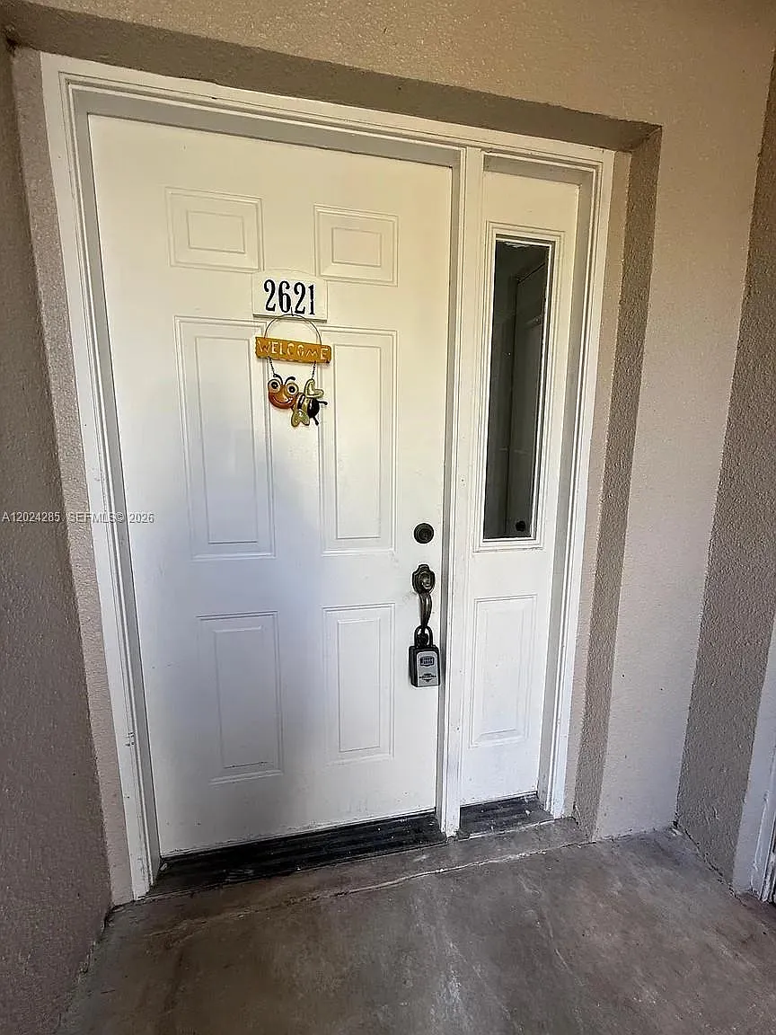 Keys Gate Condo No Six — Photo 2