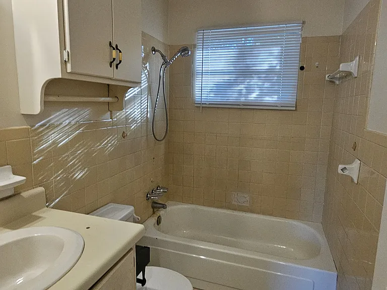 306 Mustang Dr — Photo 42