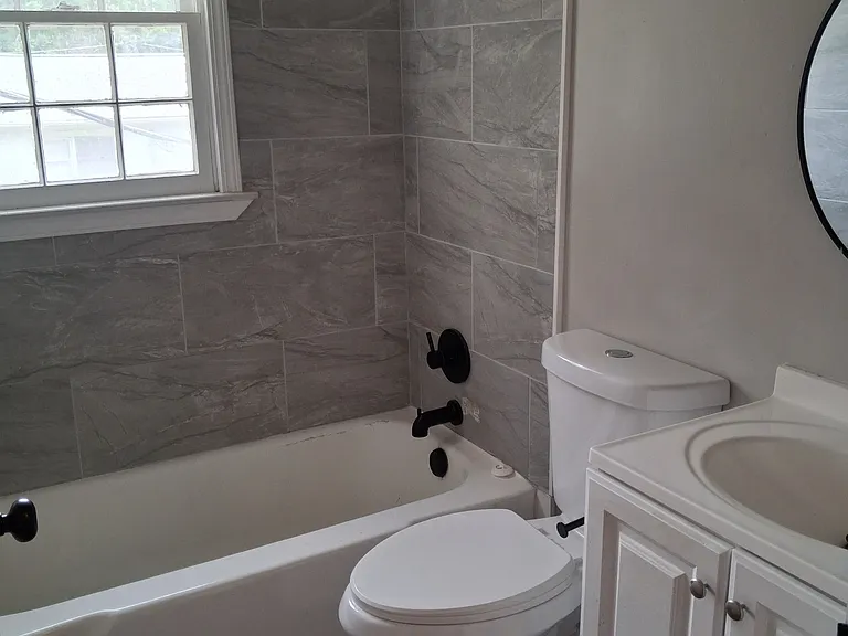 200 Greenbriar Townhomes #H — Photo 10