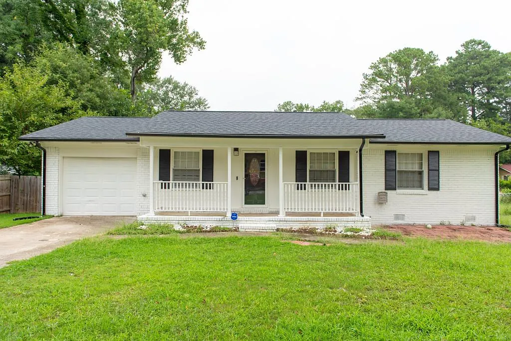6205 Fieldcrest Dr — Photo 2